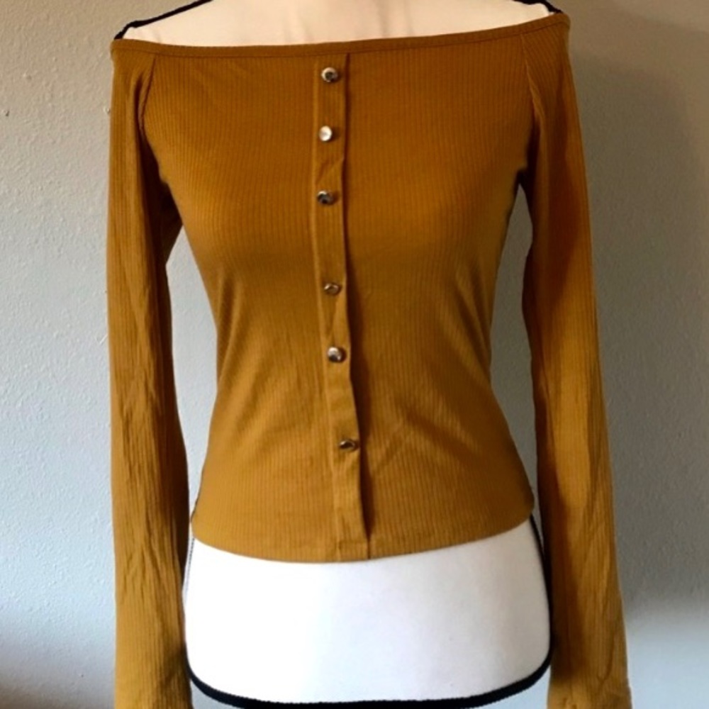 🌟Tan off-shoulder top🌟